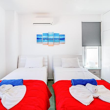 Beach Front Aqua Marina By Ezoria Villas Paralimni Bagian luar foto