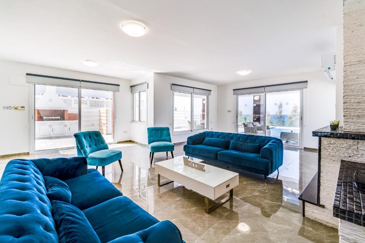 Beach Front Aqua Marina By Ezoria Villas Paralimni Bagian luar foto