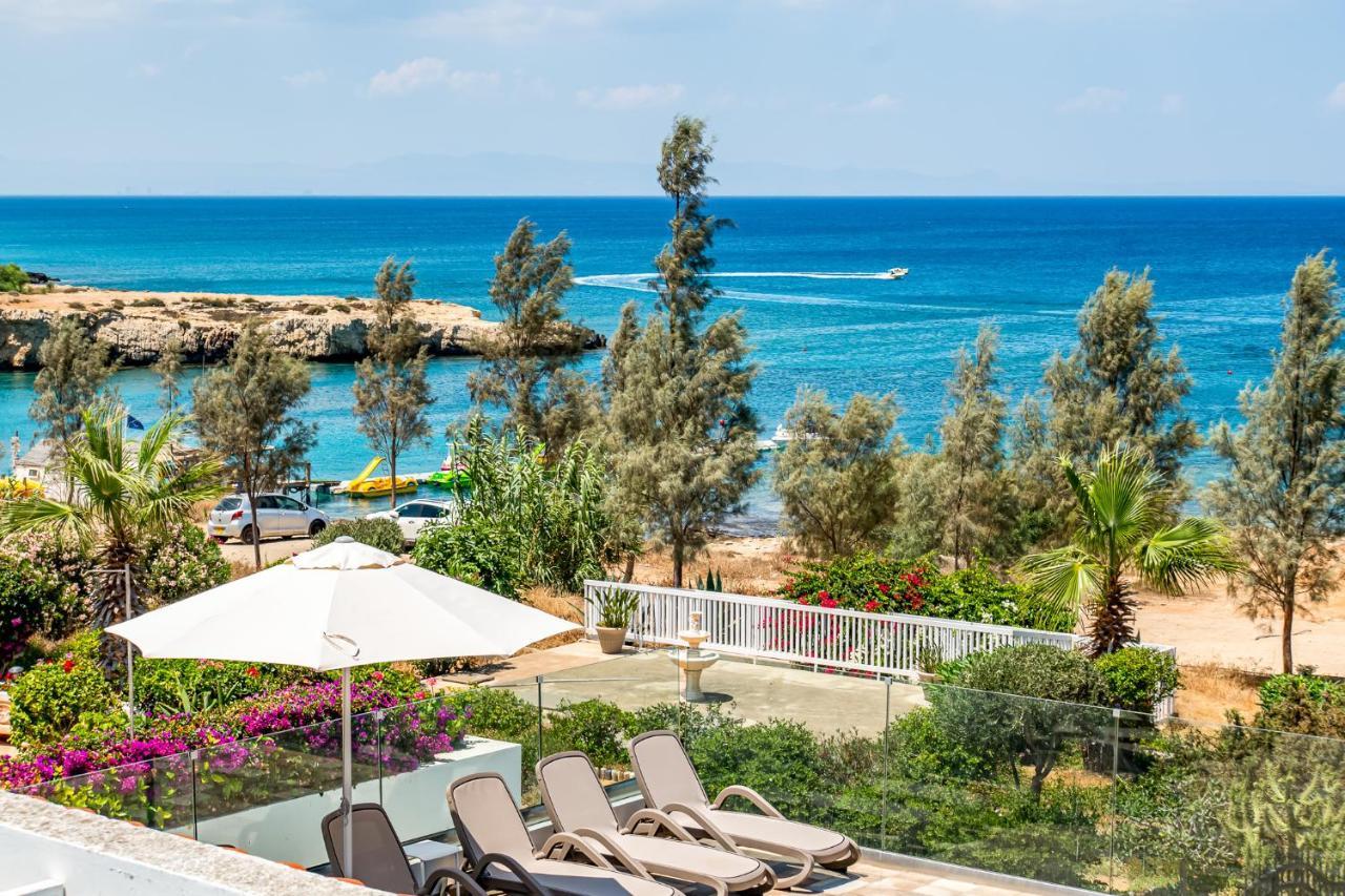 Beach Front Aqua Marina By Ezoria Villas Paralimni Bagian luar foto