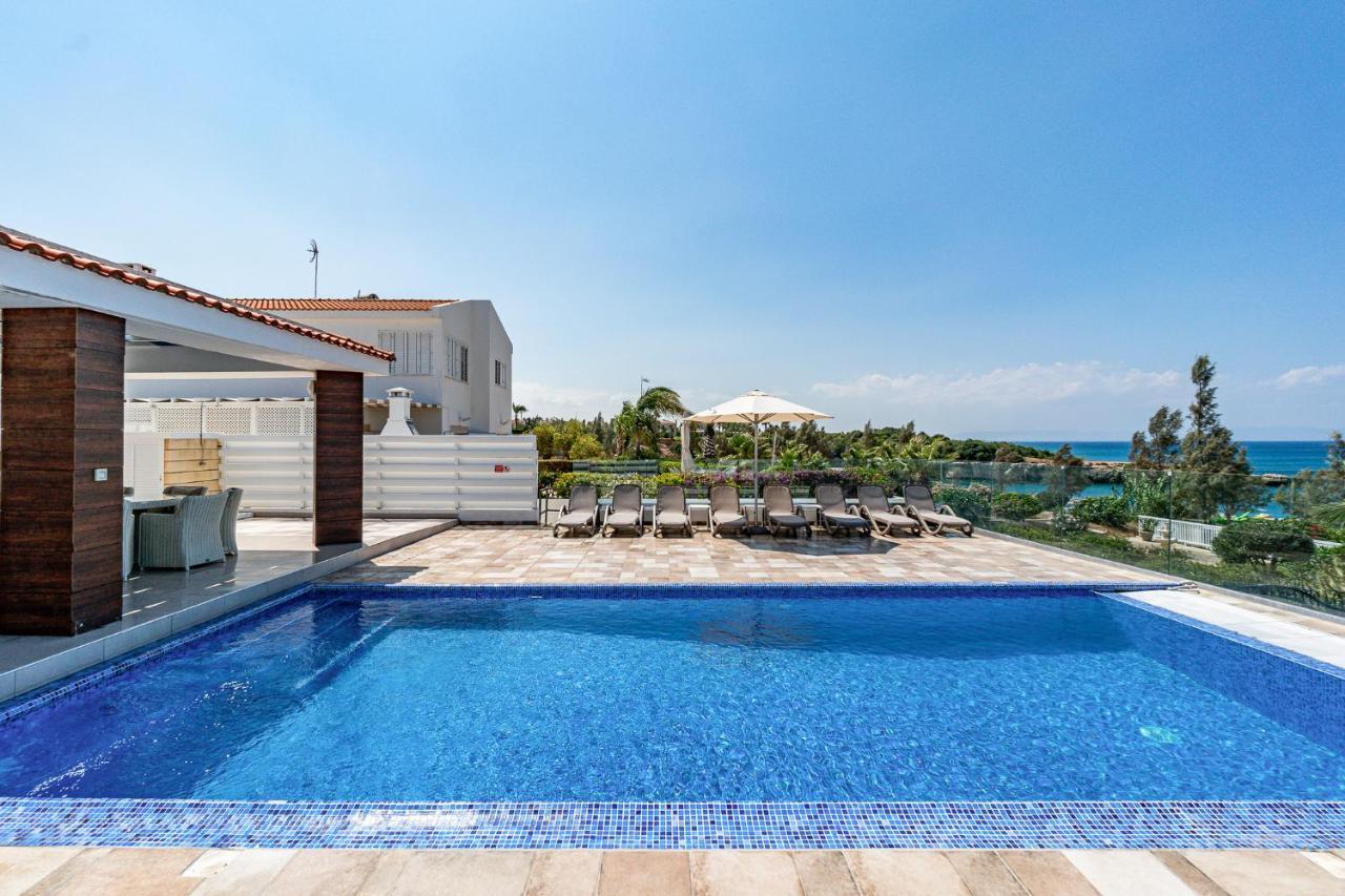 Beach Front Aqua Marina By Ezoria Villas Paralimni Bagian luar foto