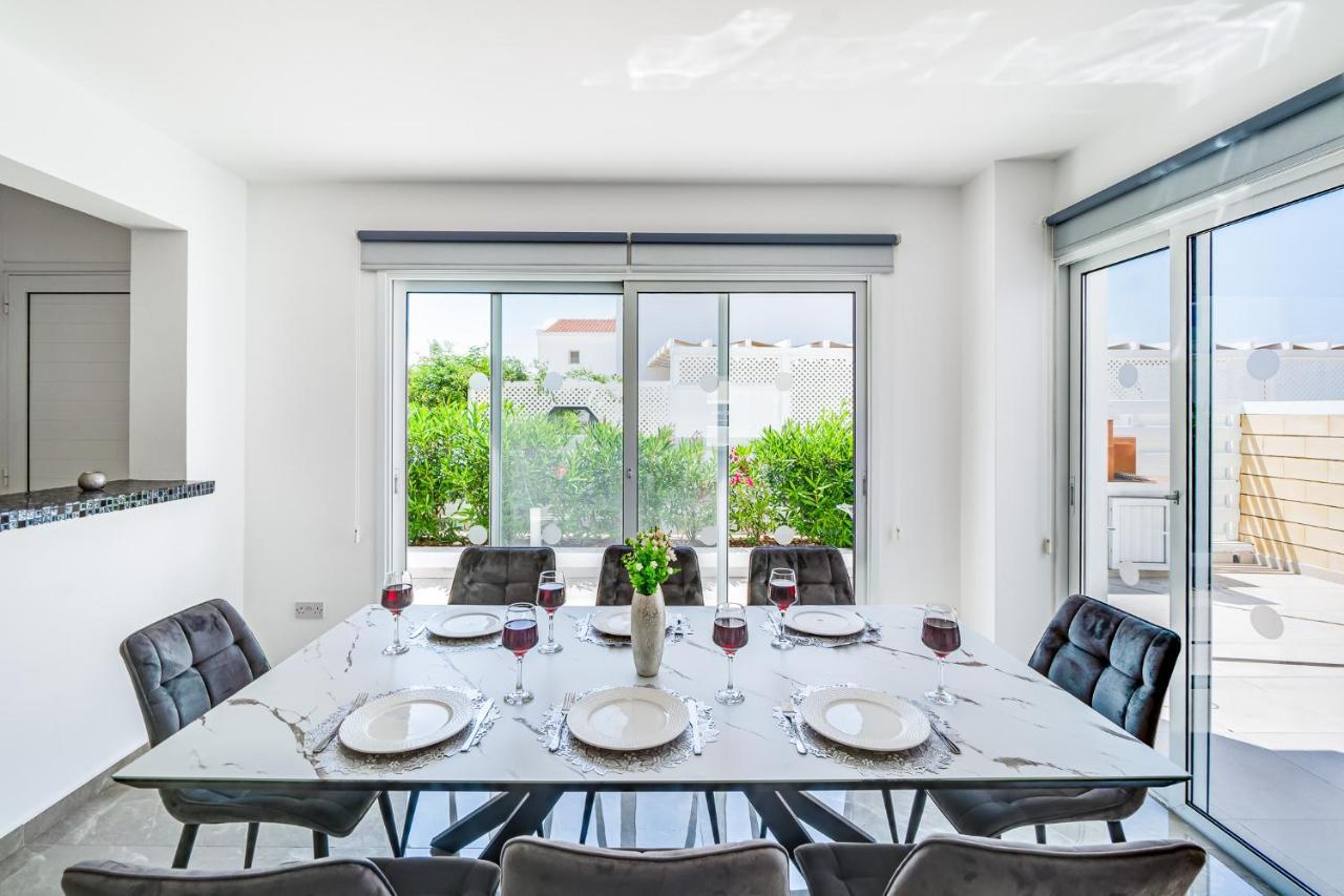 Beach Front Aqua Marina By Ezoria Villas Paralimni Bagian luar foto
