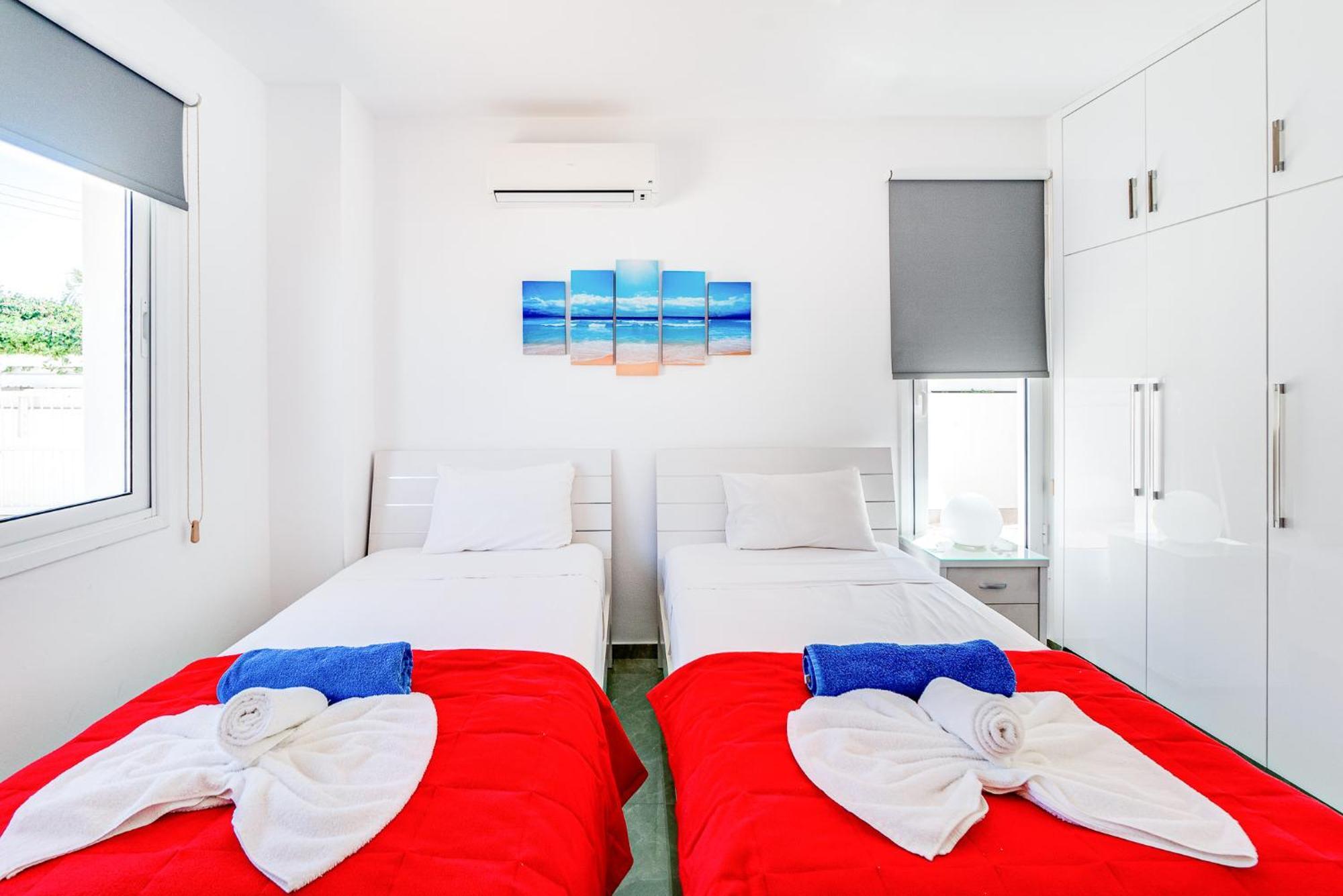Beach Front Aqua Marina By Ezoria Villas Paralimni Bagian luar foto