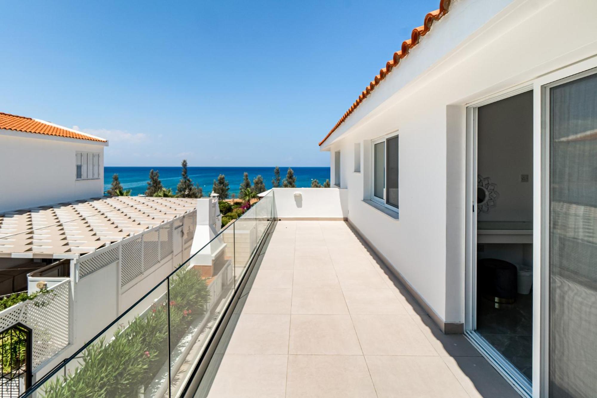 Beach Front Aqua Marina By Ezoria Villas Paralimni Bagian luar foto