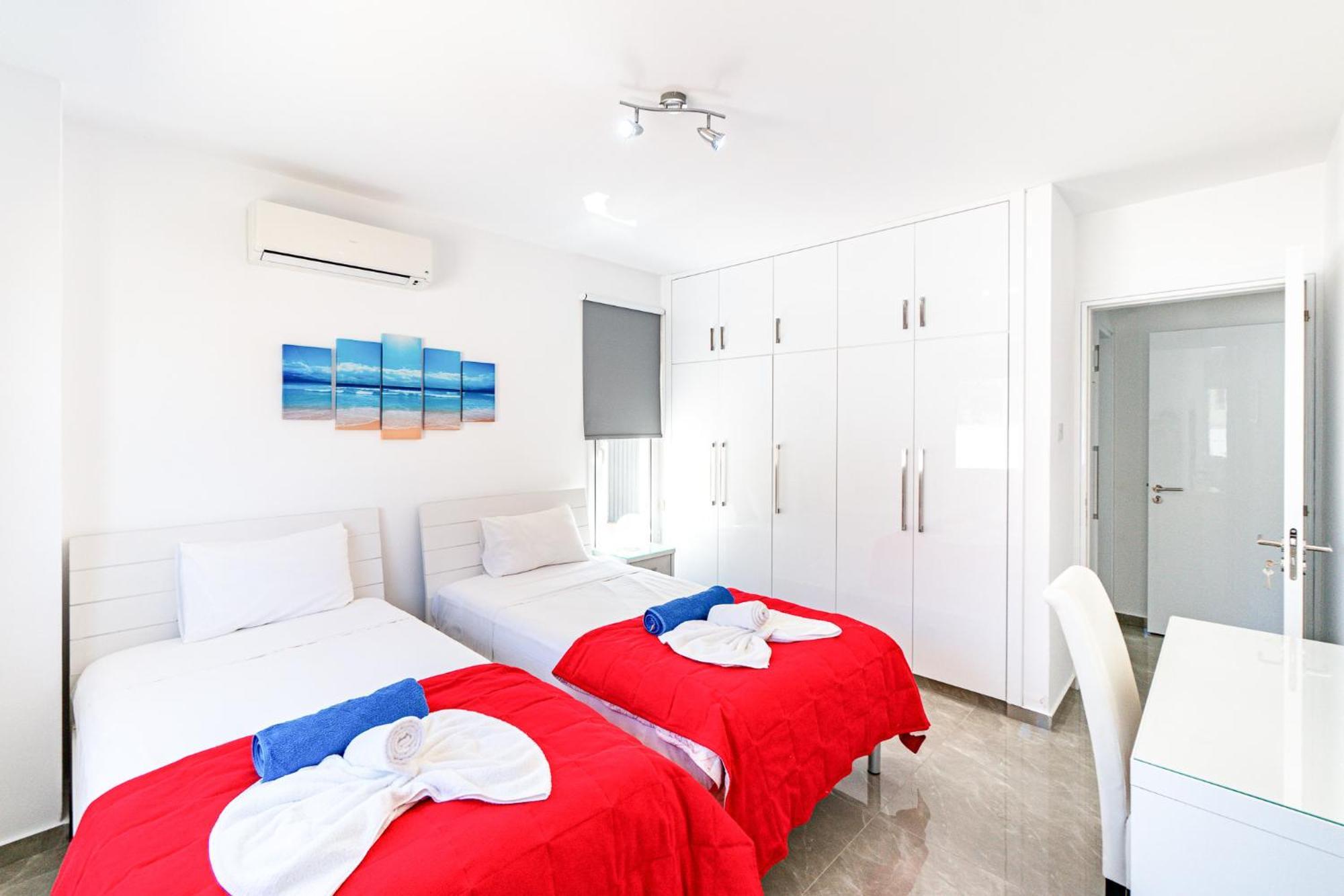 Beach Front Aqua Marina By Ezoria Villas Paralimni Bagian luar foto