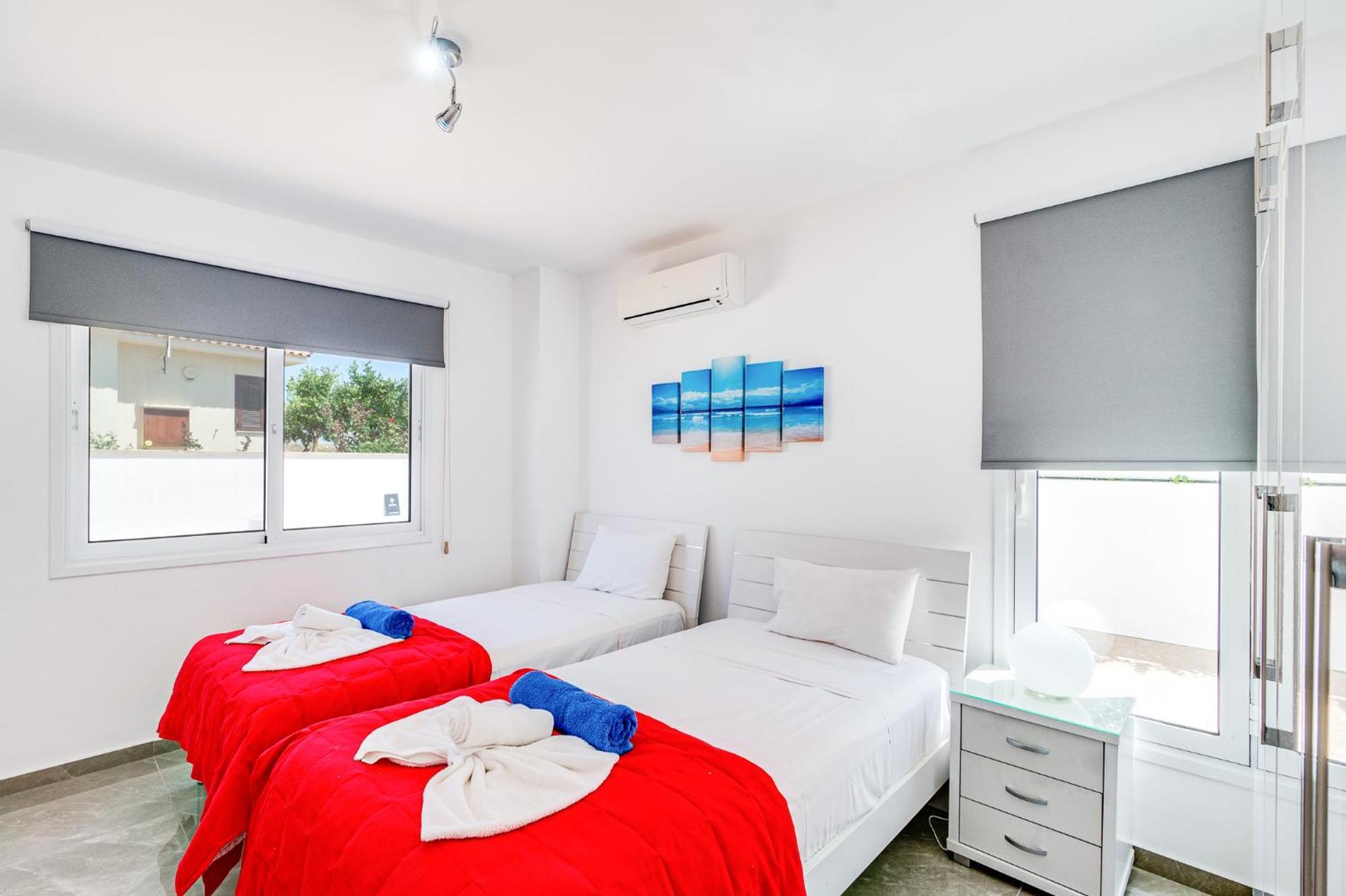 Beach Front Aqua Marina By Ezoria Villas Paralimni Bagian luar foto