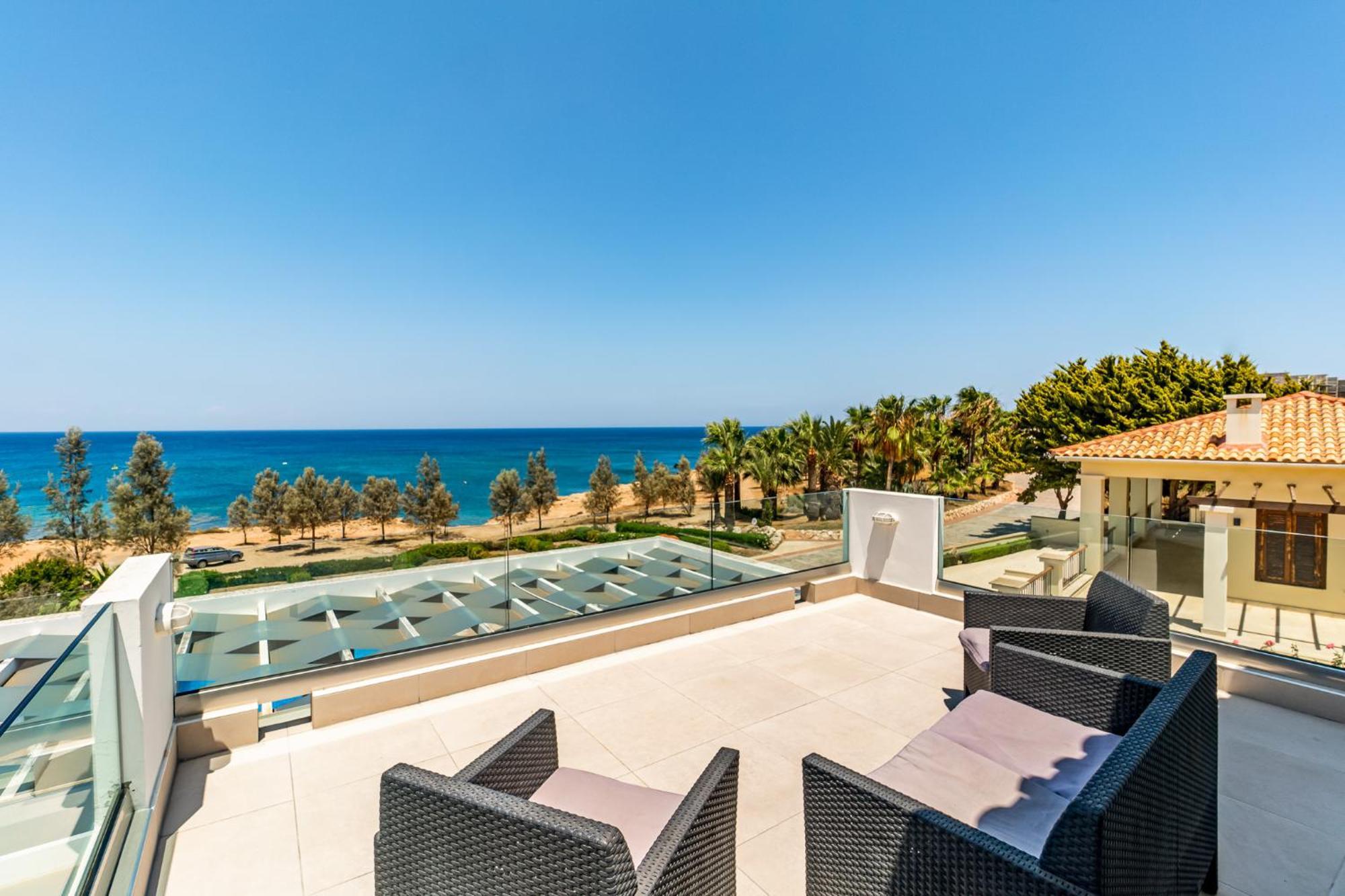 Beach Front Aqua Marina By Ezoria Villas Paralimni Bagian luar foto