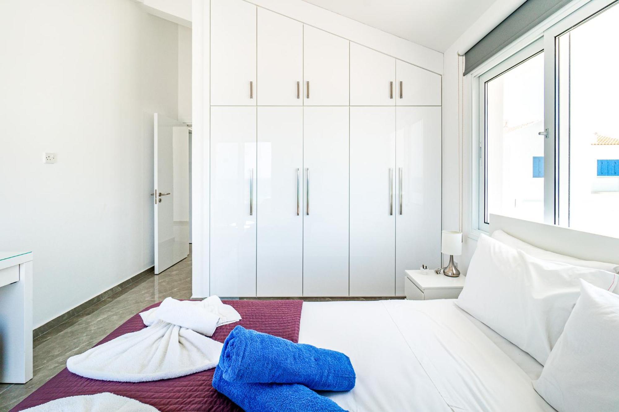 Beach Front Aqua Marina By Ezoria Villas Paralimni Bagian luar foto