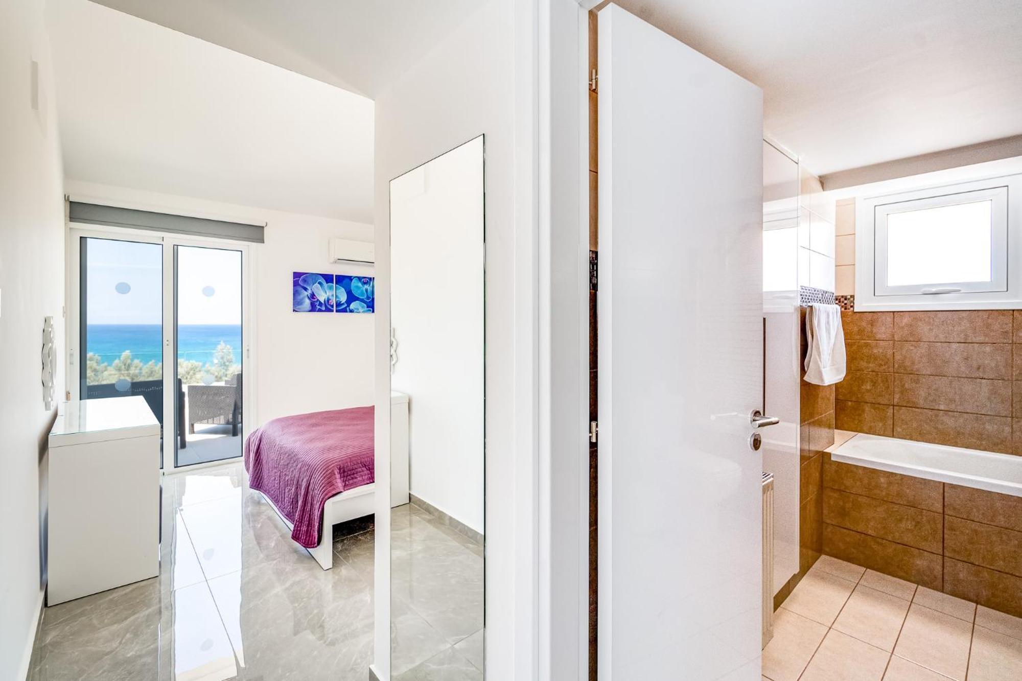 Beach Front Aqua Marina By Ezoria Villas Paralimni Bagian luar foto